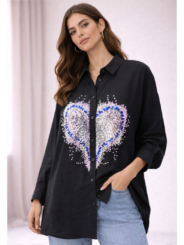 قميص حريمي واسع بتطريز قلوب لامعة – ستايل كاجوال شيك