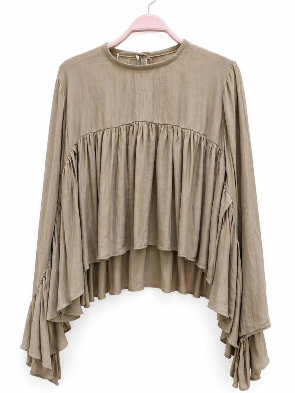 بلوزة حريمي بستايل ناعم وانثوي