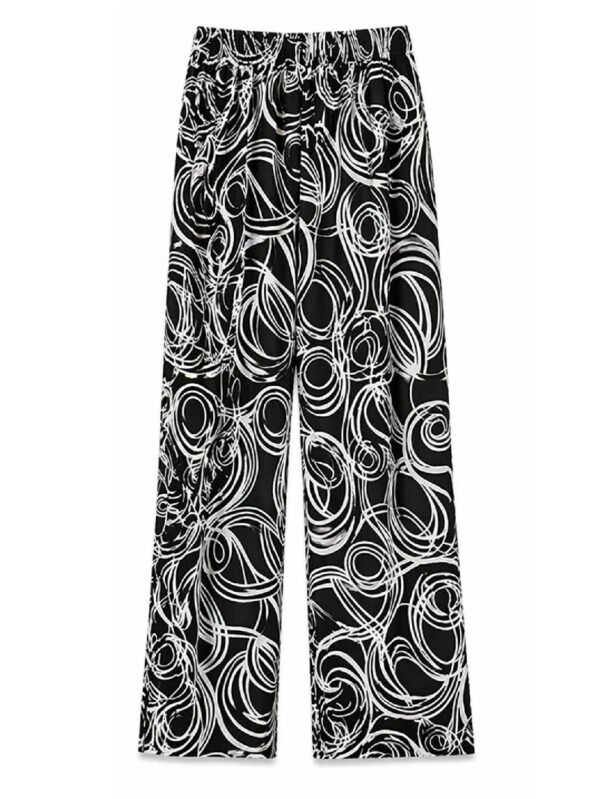 طقم حريمي (قميص + بنطلون) برسومات عصرية – ستايل شيك ومريح