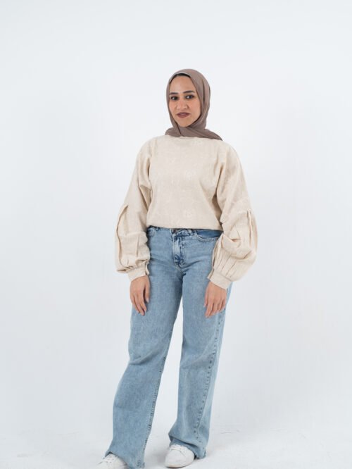 بلوزة حريمي أنيقة مطرزة – لون أوف وايت ستايل ناعم