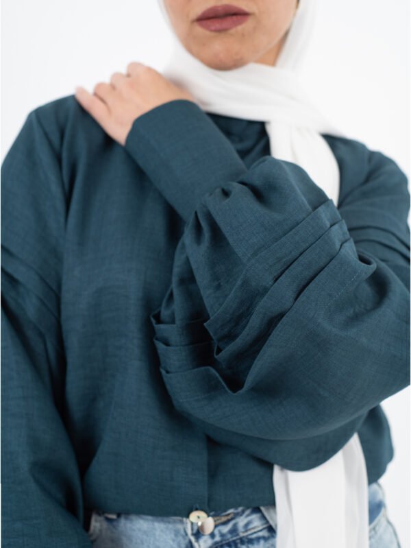 بلوزة حريمي أنيقة بأزرار – لون أخضر بترولي ستايل عصري