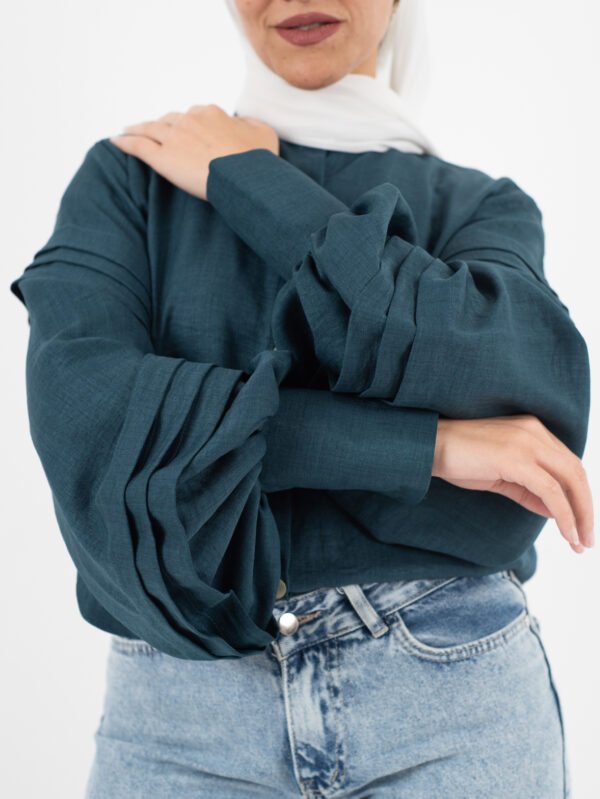 بلوزة حريمي أنيقة بأزرار – لون أخضر بترولي ستايل عصري