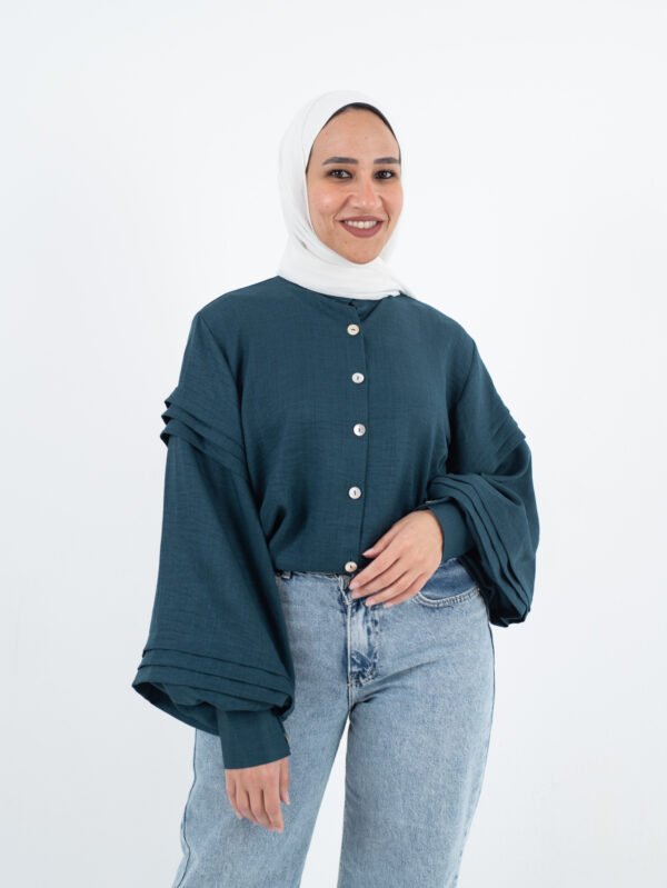بلوزة حريمي أنيقة بأزرار – لون أخضر بترولي ستايل عصري