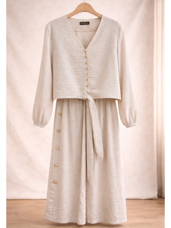 طقم حريمي قطعتين بستايل ناعم بلوزة وبنطلون جيب