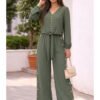 طقم حريمي قطعتين بستايل ناعم بلوزة وبنطلون جيب