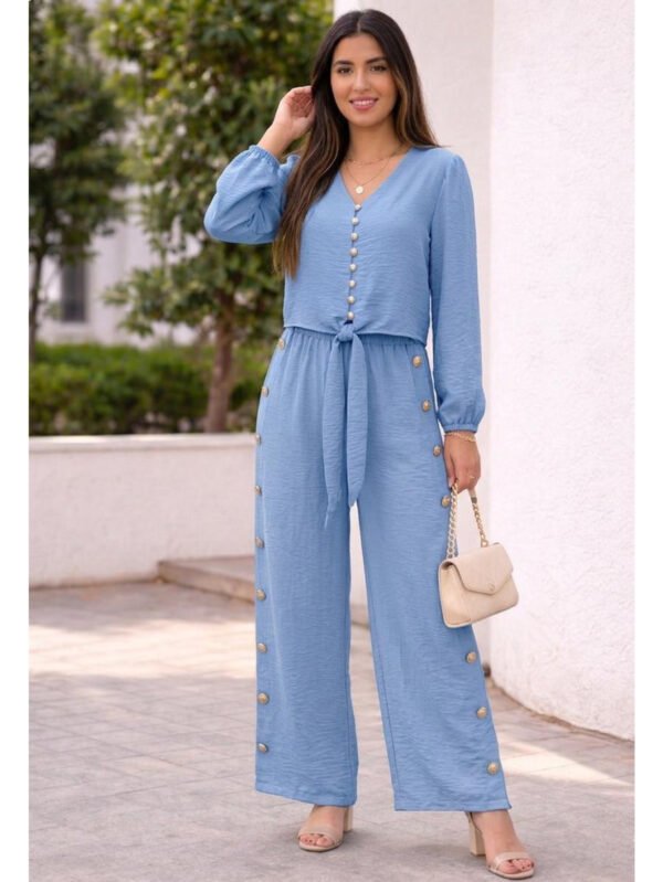 طقم حريمي قطعتين بستايل ناعم بلوزة وبنطلون جيب