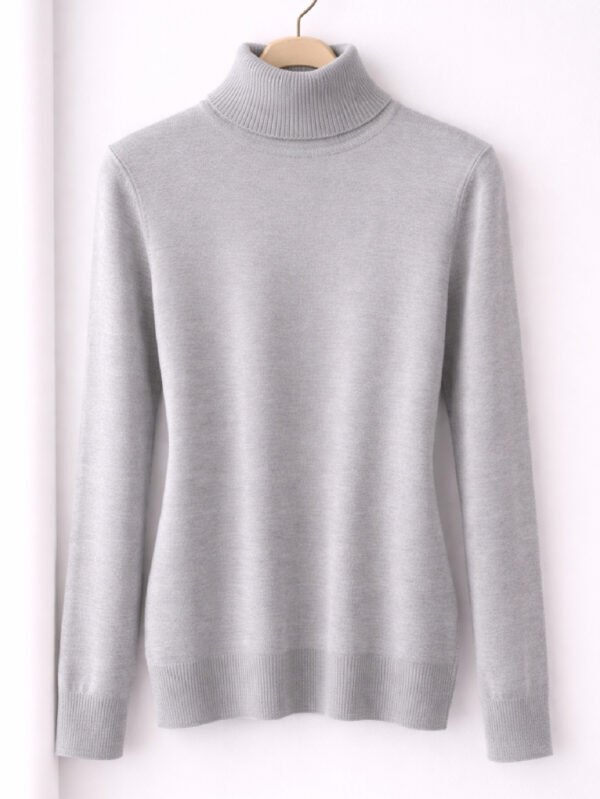 بلوفر حريمي رقبة عالية سادة تريكو شتوي بستايل ناعم