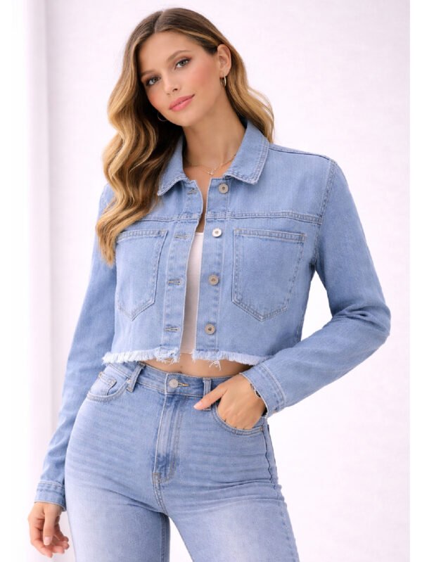 جاكيت جينز حريمي قصير كروب بجيوب أمامية - أزرق فاتح